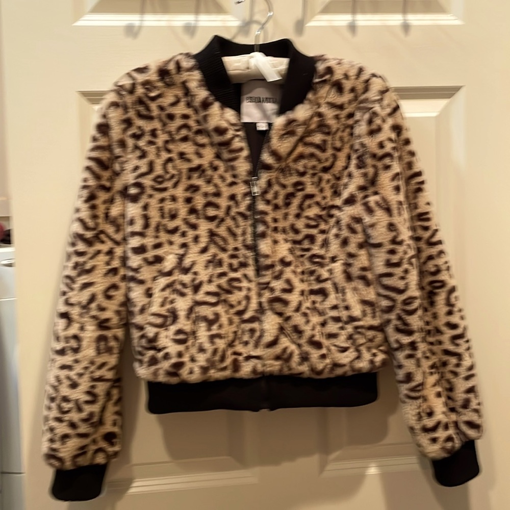 BB DAKOTA LEOPARD PRINT BOMBER JACKET